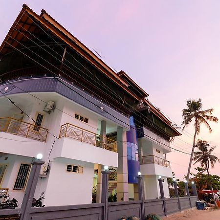 Oyo 11891 Amare Beach Resorts Alappuzha Esterno foto